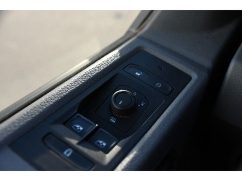 Volkswagen Transporter 2.0 TDI L2H1 30 DC PB Edition MARGE! Camera, Cruise, Carplay, 150pk, Trekhaak, Multimedia, Automaat, Sensoren, Uniek!