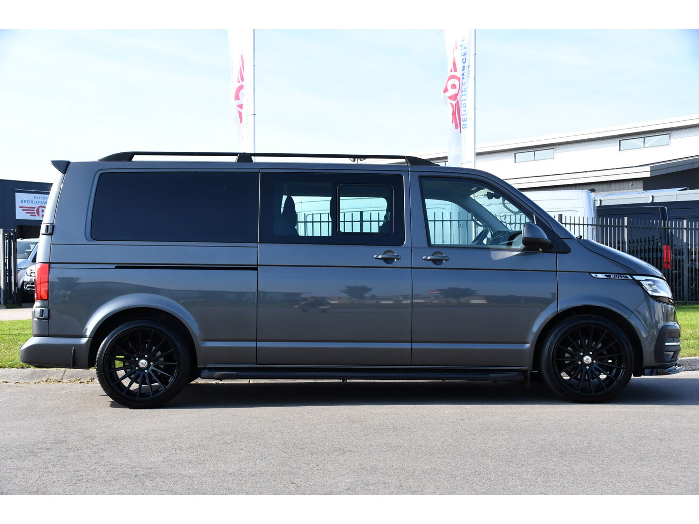 Volkswagen Transporter 2.0 TDI L2H1 30 DC Bulli Virtual, Carplay, Camera, LED, 150pk, 2 x Schuifdeur, Automaat, Trekhaak, Uniek!