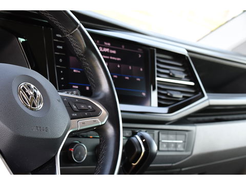 Volkswagen Transporter 2.0 TDI L2H1 30 DC Bulli Virtual, Carplay, Camera, LED, 150pk, 2 x Schuifdeur, Automaat, Trekhaak, Uniek!