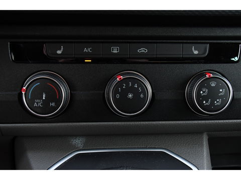 Volkswagen Transporter 2.0 TDI L2H1 30 DC Bulli Virtual, Carplay, Camera, LED, 150pk, 2 x Schuifdeur, Automaat, Trekhaak, Uniek!