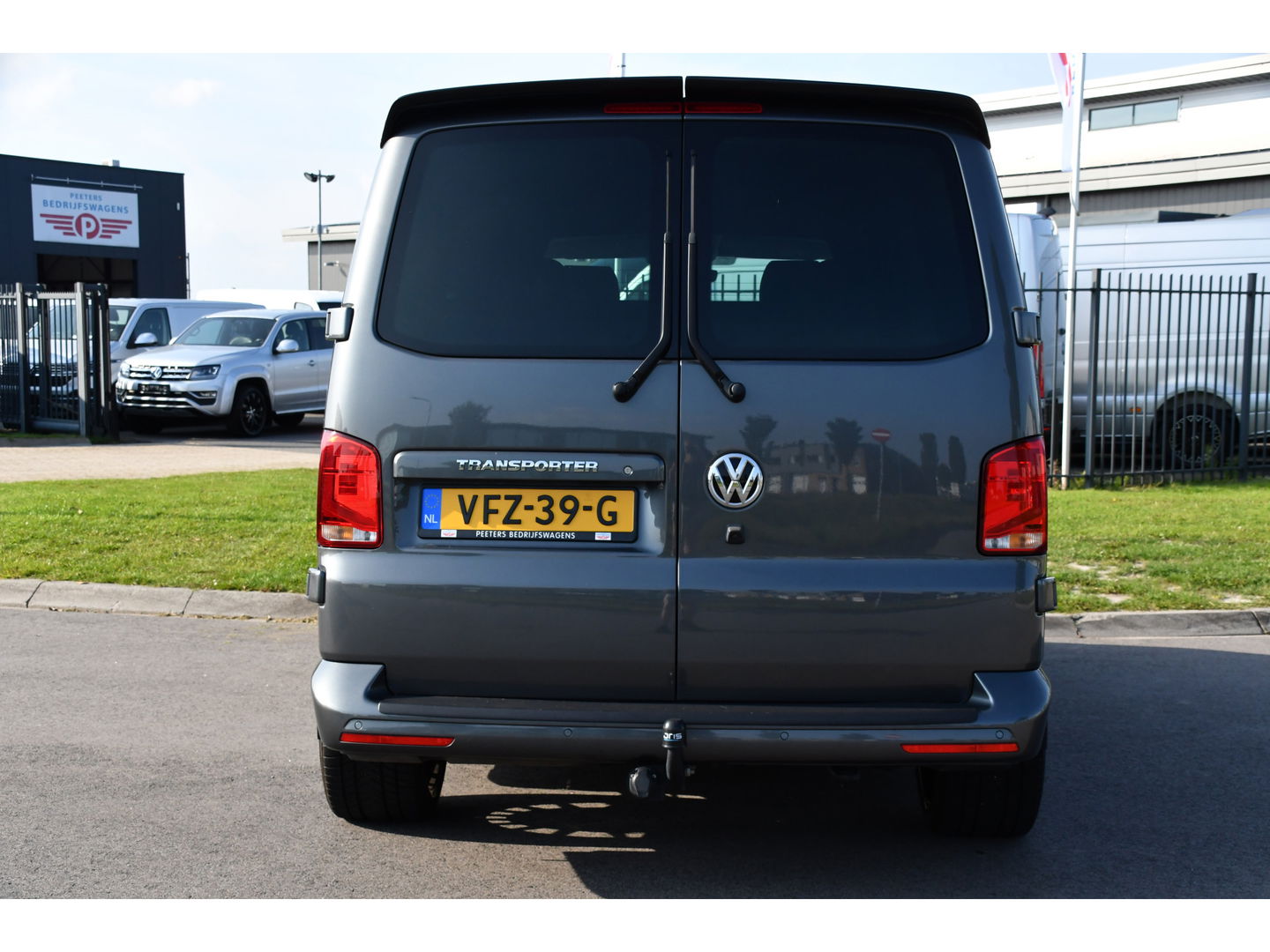 Volkswagen Transporter 2.0 TDI L2H1 30 DC Bulli Virtual, Carplay, Camera, LED, 150pk, 2 x Schuifdeur, Automaat, Trekhaak, Uniek!