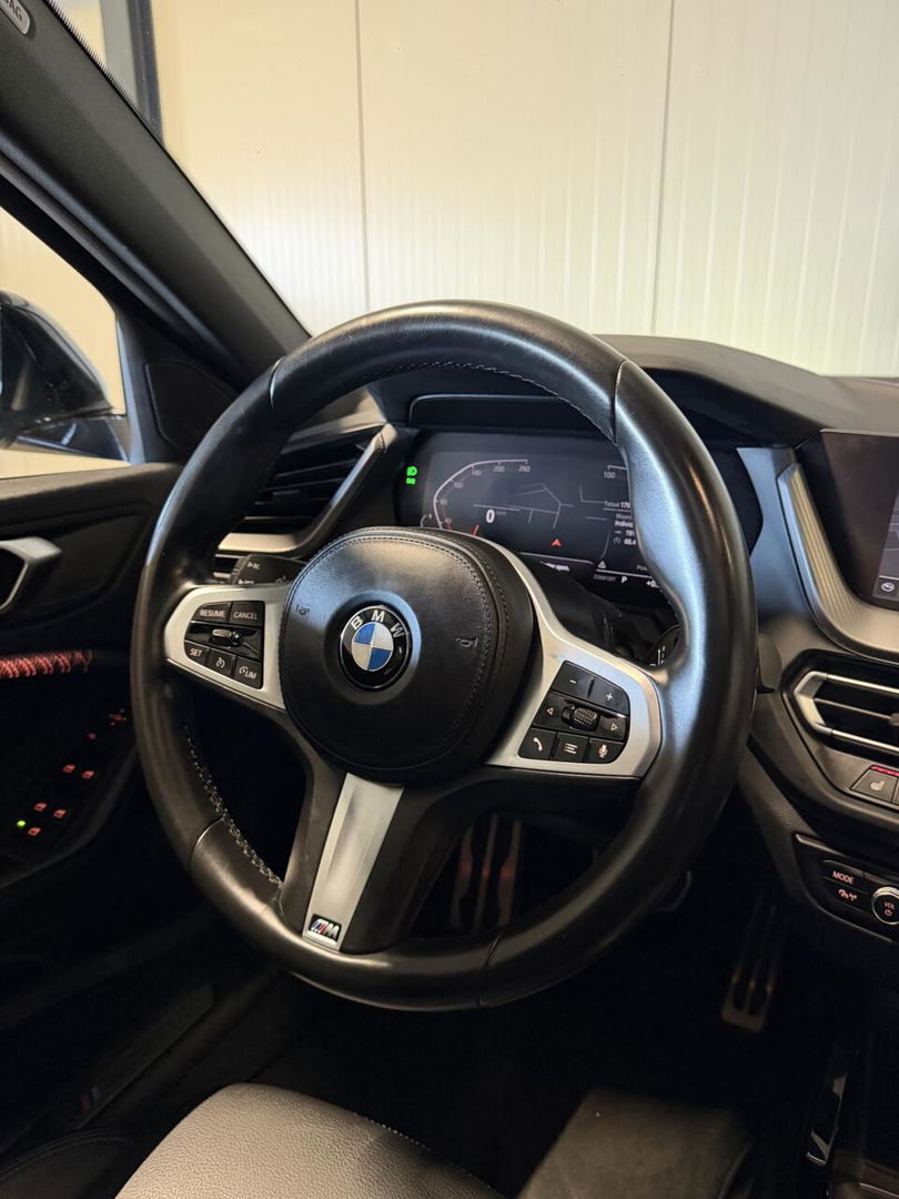 BMW 1 Serie 118i M-Sport Pano Camera Carplay High Executive