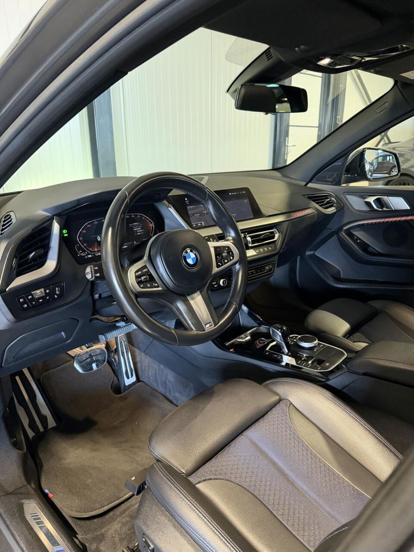 BMW 1 Serie 118i M-Sport Pano Camera Carplay High Executive