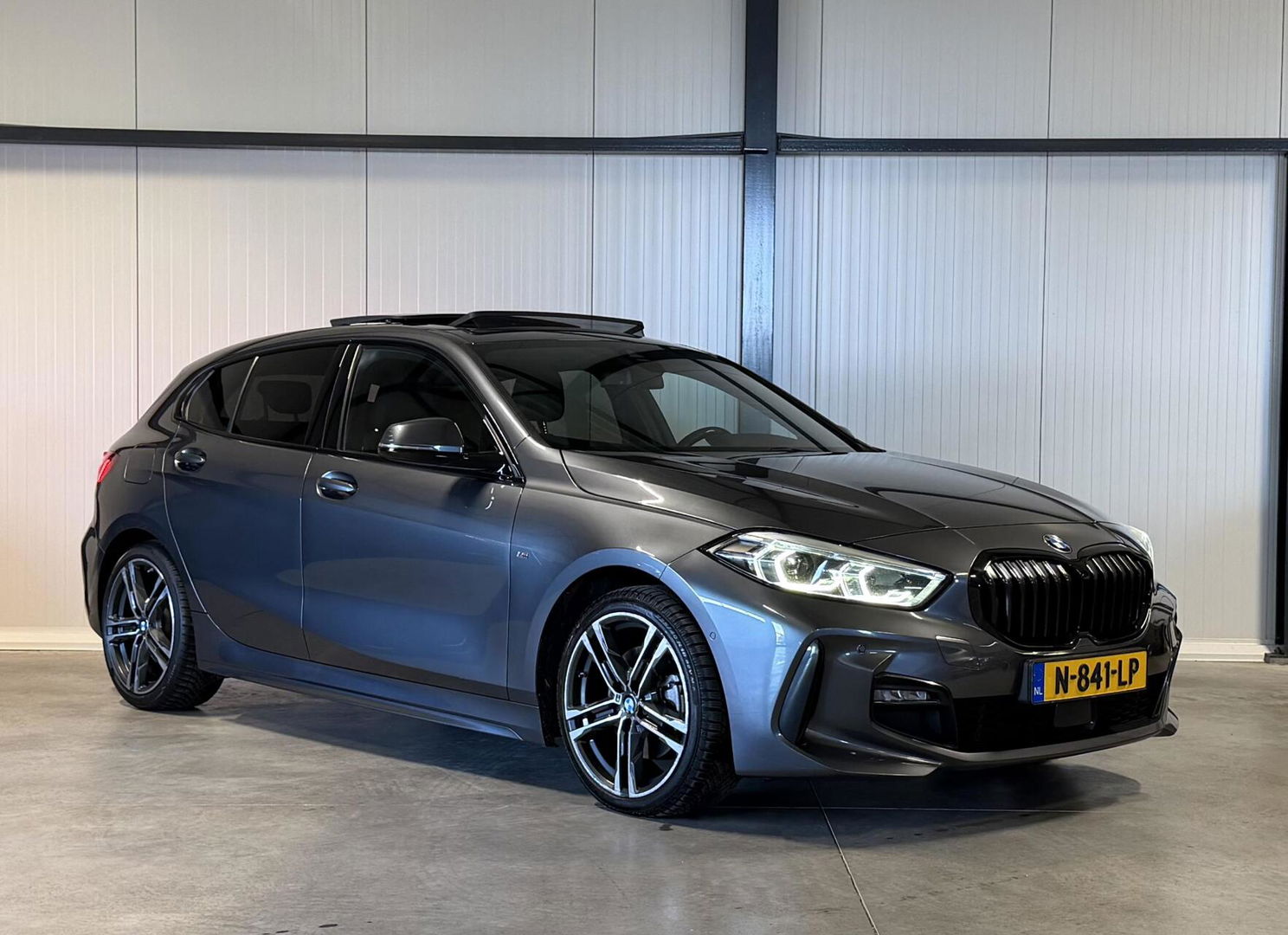 BMW 1 Serie 118i M-Sport Pano Camera Carplay High Executive