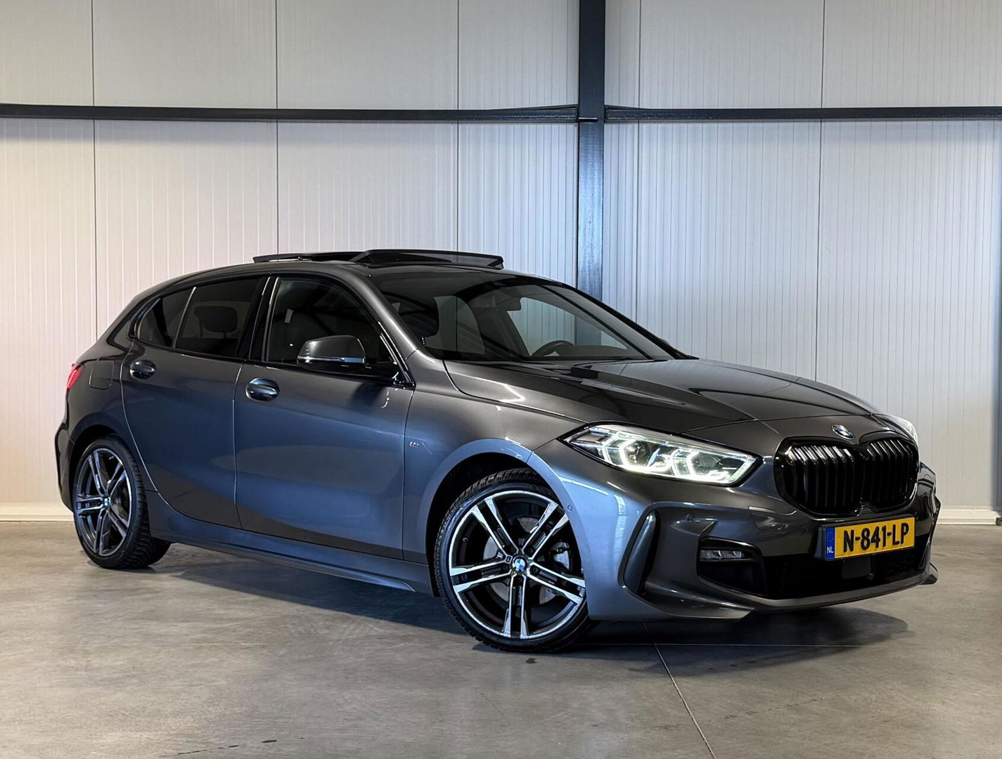 BMW 1 Serie 118i M-Sport Pano Camera Carplay High Executive