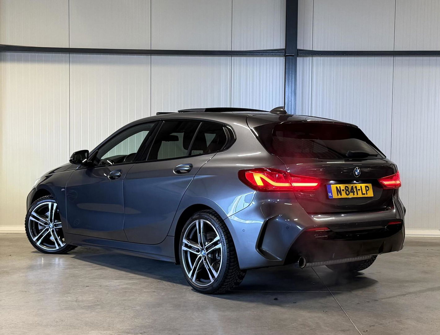 BMW 1 Serie 118i M-Sport Pano Camera Carplay High Executive