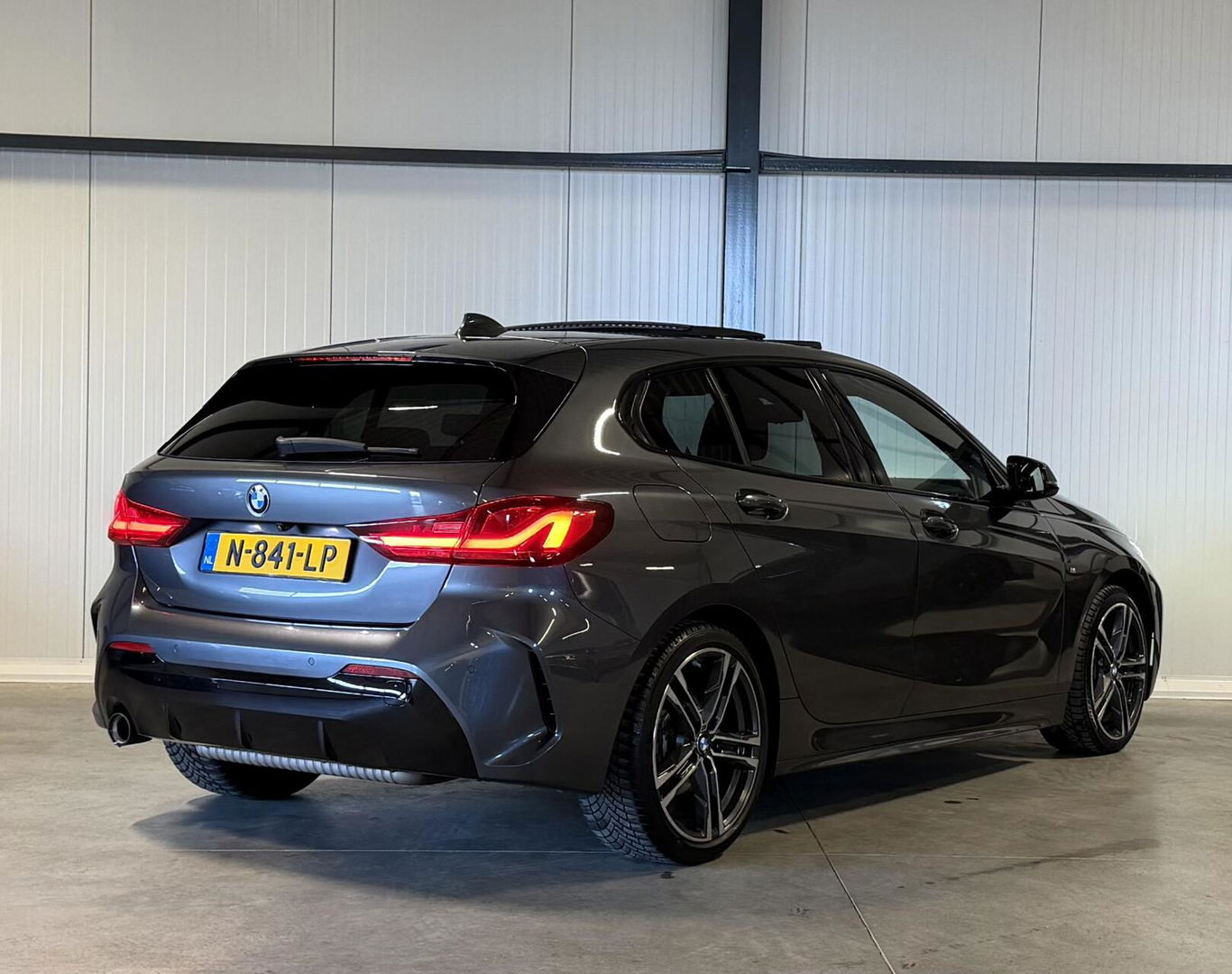 BMW 1 Serie 118i M-Sport Pano Camera Carplay High Executive