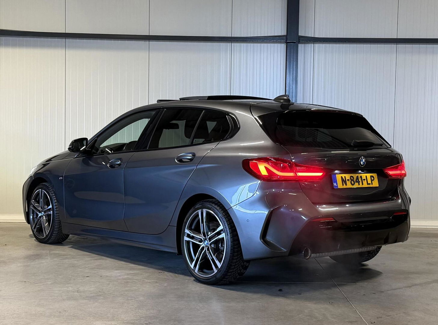 BMW 1 Serie 118i M-Sport Pano Camera Carplay High Executive