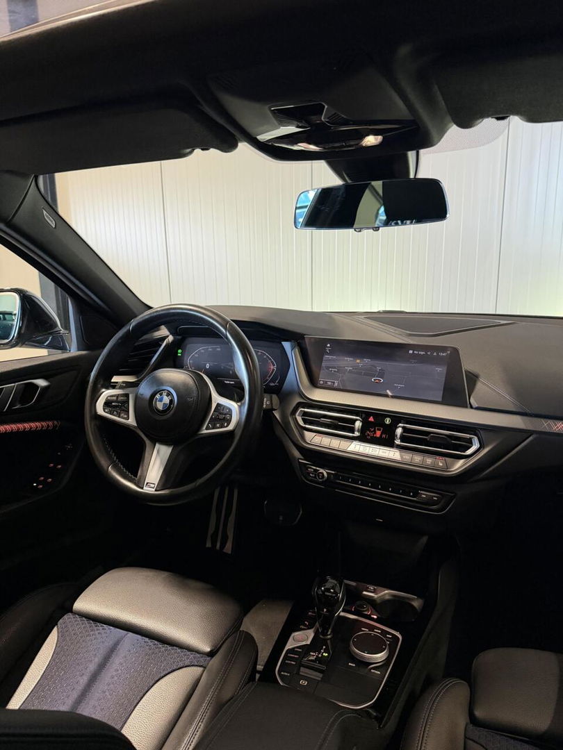 BMW 1 Serie 118i M-Sport Pano Camera Carplay High Executive