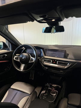 BMW 1 Serie 118i M-Sport Pano Camera Carplay High Executive