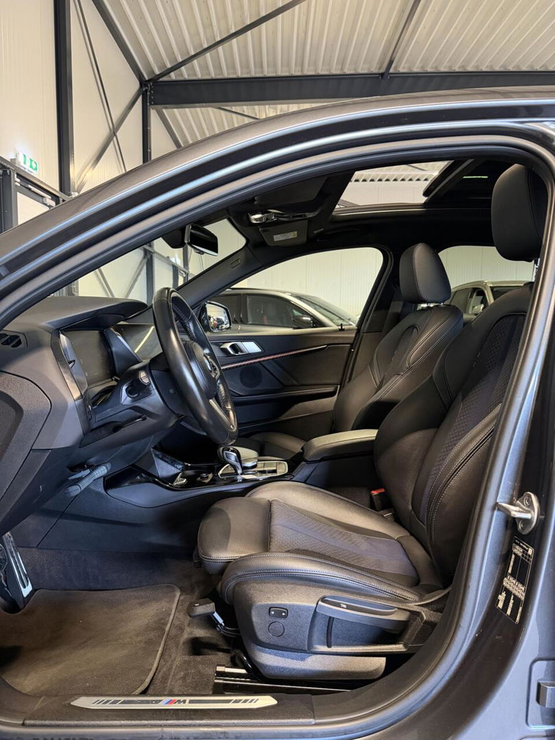 BMW 1 Serie 118i M-Sport Pano Camera Carplay High Executive