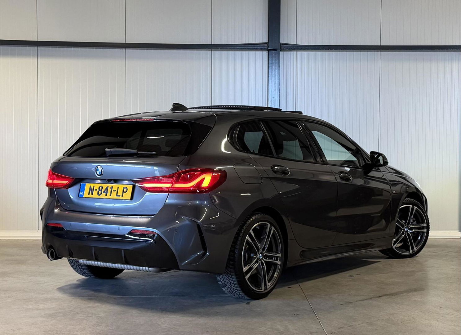 BMW 1 Serie 118i M-Sport Pano Camera Carplay High Executive