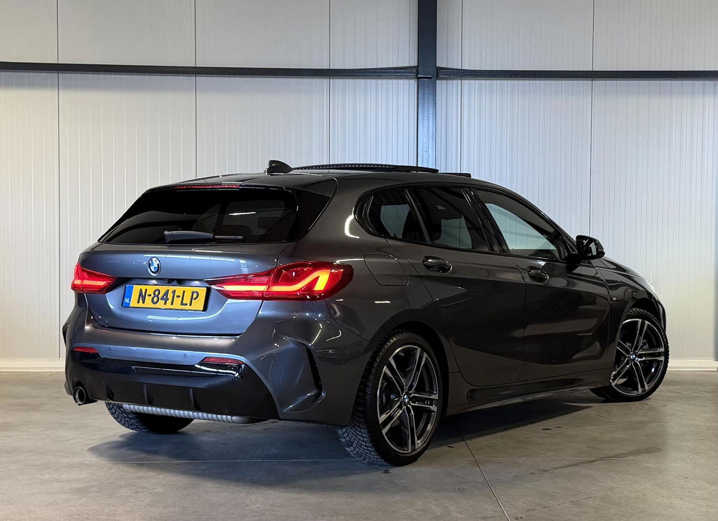 BMW 1 Serie 118i M-Sport Pano Camera Carplay High Executive