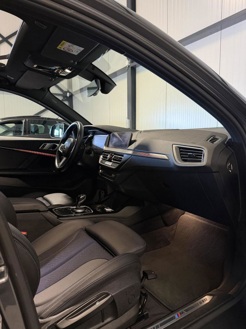 BMW 1 Serie 118i M-Sport Pano Camera Carplay High Executive