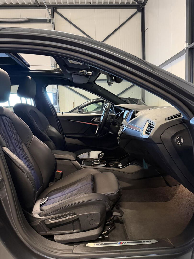 BMW 1 Serie 118i M-Sport Pano Camera Carplay High Executive