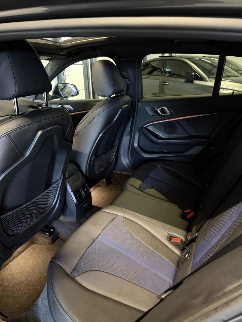 BMW 1 Serie 118i M-Sport Pano Camera Carplay High Executive