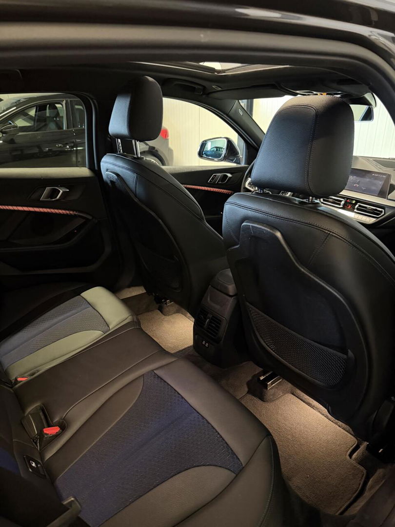 BMW 1 Serie 118i M-Sport Pano Camera Carplay High Executive
