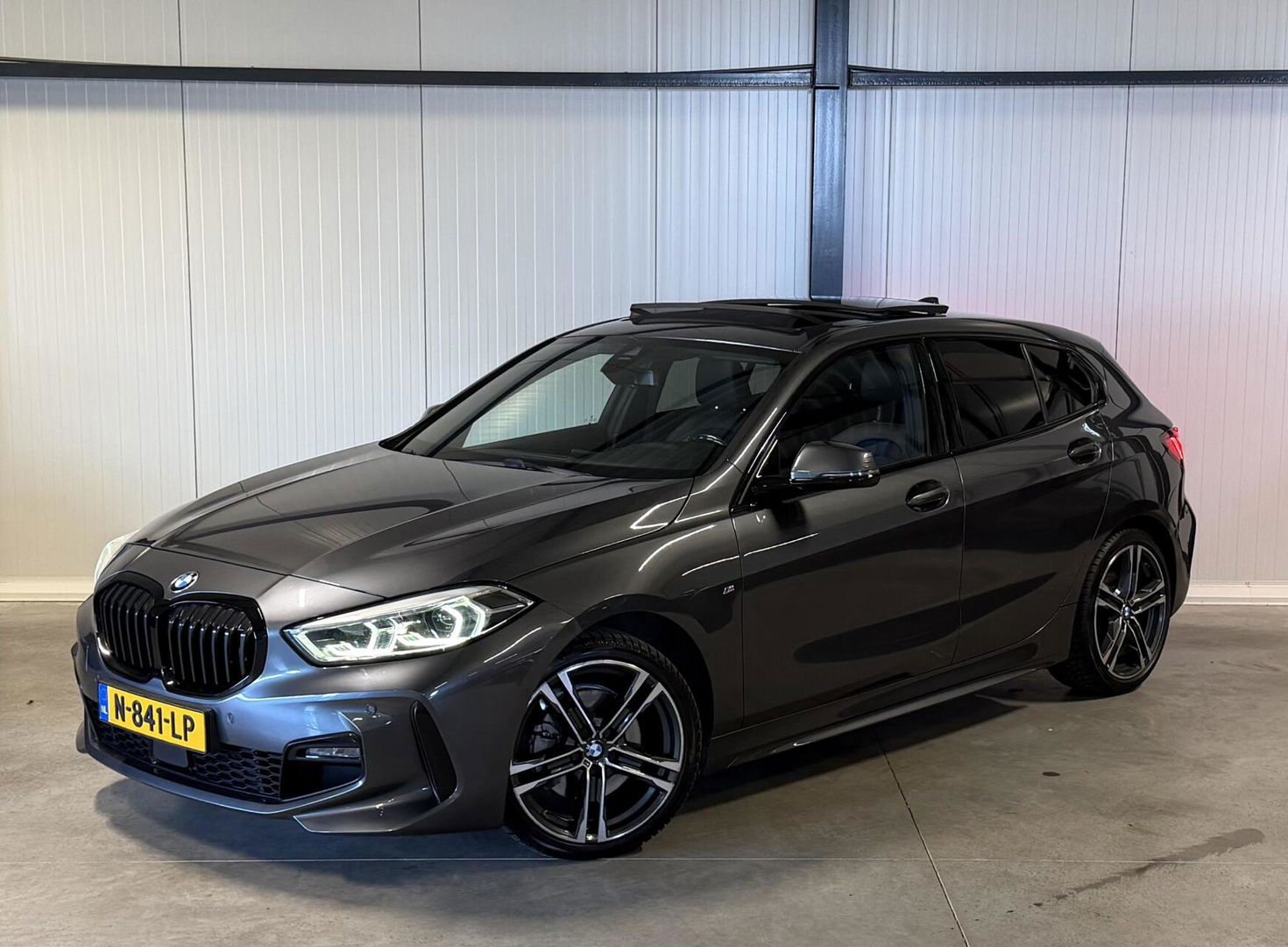 BMW 1 Serie 118i M-Sport Pano Camera Carplay High Executive