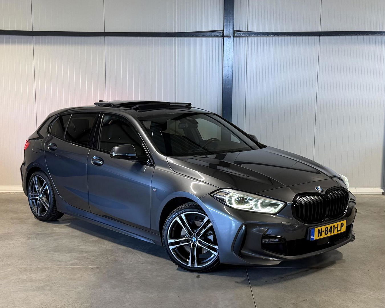 BMW 1 Serie 118i M-Sport Pano Camera Carplay High Executive