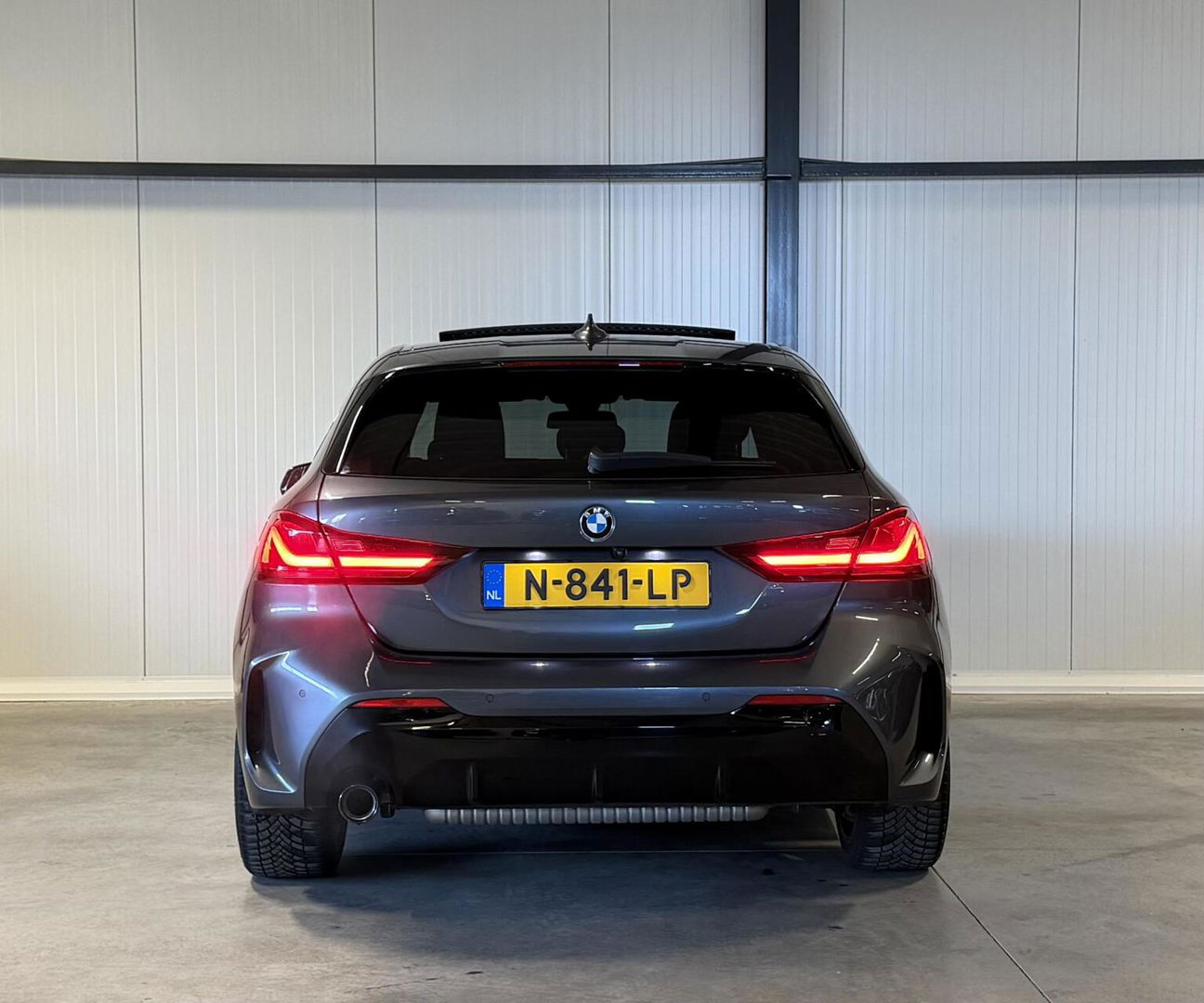 BMW 1 Serie 118i M-Sport Pano Camera Carplay High Executive