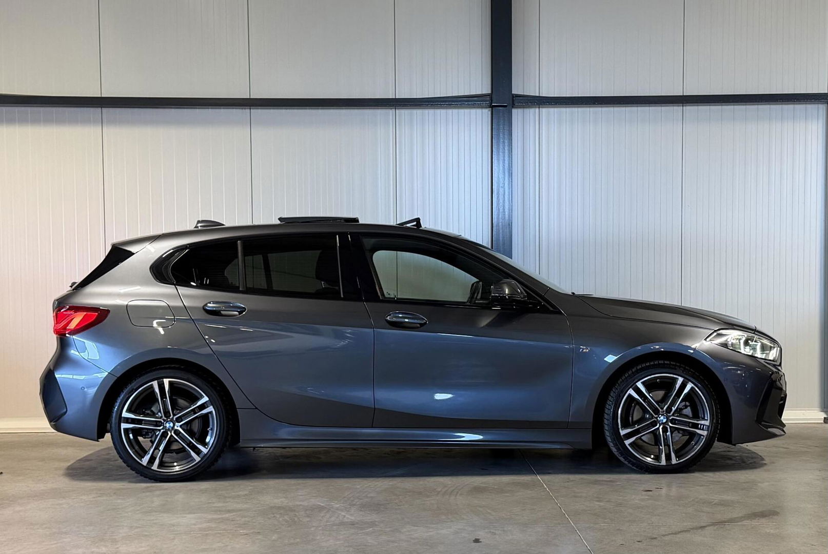 BMW 1 Serie 118i M-Sport Pano Camera Carplay High Executive