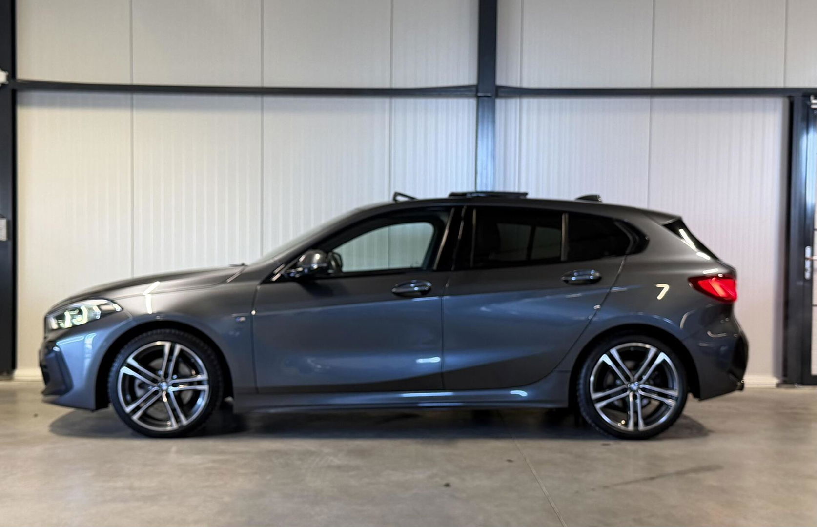 BMW 1 Serie 118i M-Sport Pano Camera Carplay High Executive