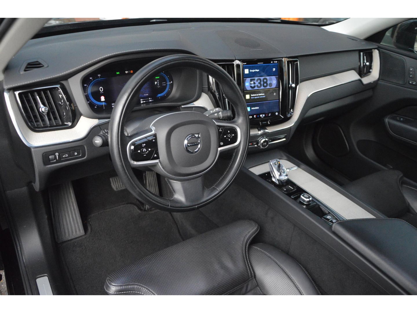 Volvo XC60 T6 Hybride LONG RANGE | Luchtvering | Massage | Stoelventilatie | Panoramadak | 360° Camera | Harman/Kardon |