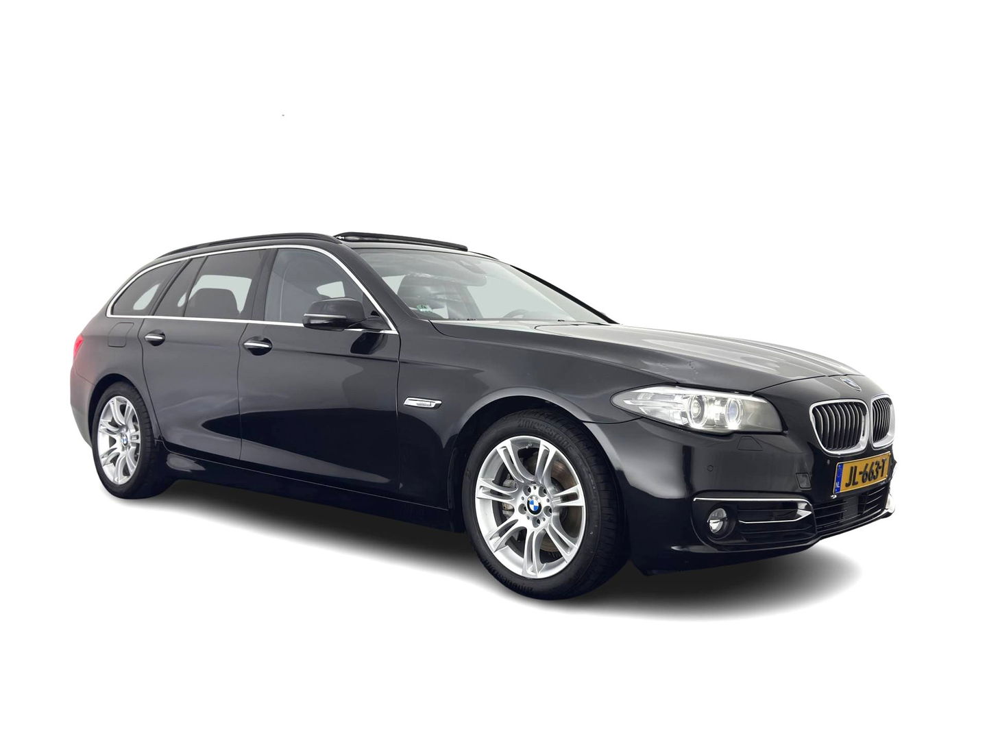 BMW 5 Serie Touring 525d High Executive Luxury-Line Aut.*PANO | LEATHER | BI-XENON | DIGI-COCKPIT | HARMAN/KARDON | MEMORY-PACK | HEATED-COMFORTSEATS | NAVI-FULLMAP | ECC | PRIVACYGLASS | CAMERA | LANEASSIST | PDC | TOWBAR | 18"ALU*
