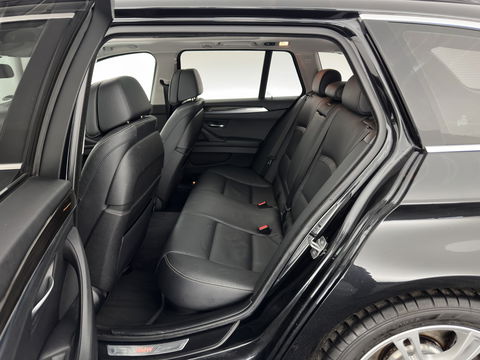 BMW 5 Serie Touring 525d High Executive Luxury-Line Aut.*PANO | LEATHER | BI-XENON | DIGI-COCKPIT | HARMAN/KARDON | MEMORY-PACK | HEATED-COMFORTSEATS | NAVI-FULLMAP | ECC | PRIVACYGLASS | CAMERA | LANEASSIST | PDC | TOWBAR | 18"ALU*