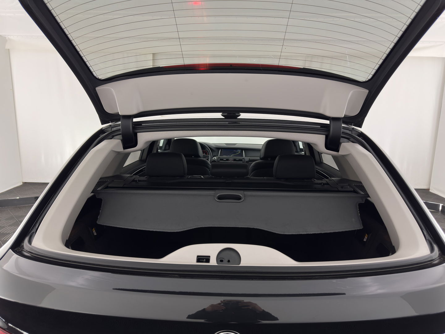 BMW 5 Serie Touring 525d High Executive Luxury-Line Aut.*PANO | LEATHER | BI-XENON | DIGI-COCKPIT | HARMAN/KARDON | MEMORY-PACK | HEATED-COMFORTSEATS | NAVI-FULLMAP | ECC | PRIVACYGLASS | CAMERA | LANEASSIST | PDC | TOWBAR | 18"ALU*