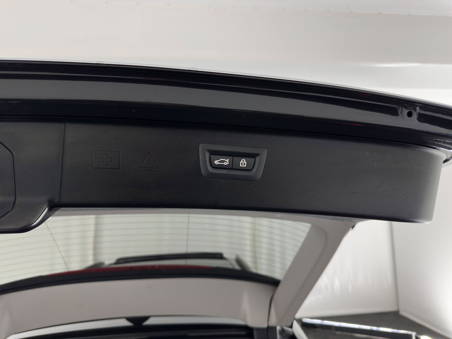 BMW 5 Serie Touring 525d High Executive Luxury-Line Aut.*PANO | LEATHER | BI-XENON | DIGI-COCKPIT | HARMAN/KARDON | MEMORY-PACK | HEATED-COMFORTSEATS | NAVI-FULLMAP | ECC | PRIVACYGLASS | CAMERA | LANEASSIST | PDC | TOWBAR | 18"ALU*