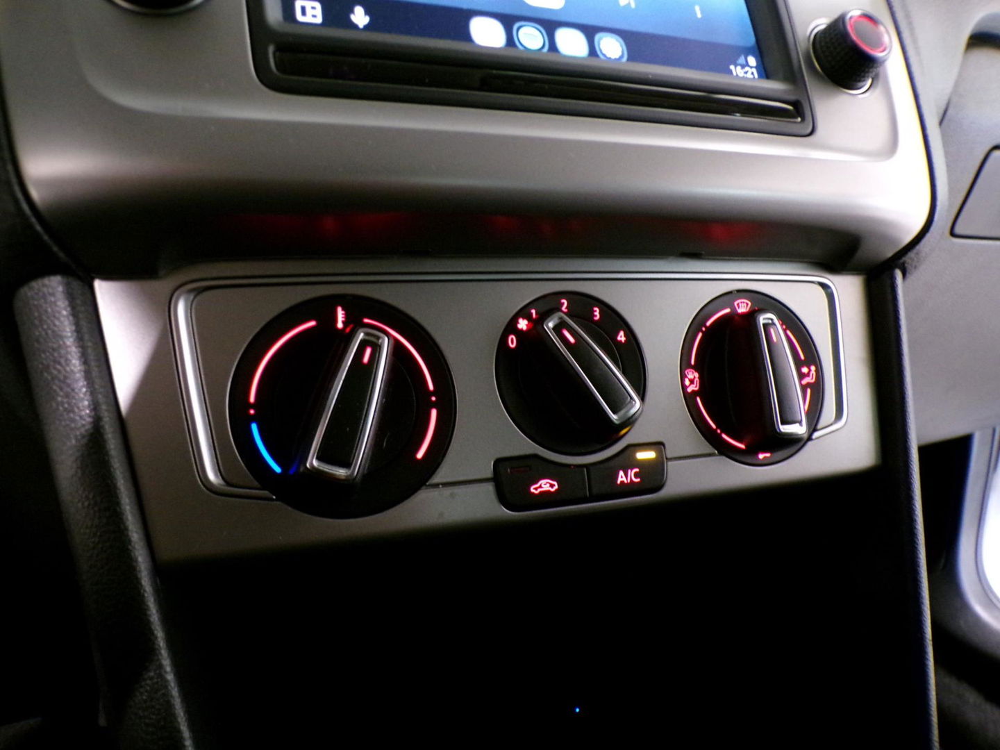 Volkswagen Polo 1.0 TSI 95PK BlueMotion Edition "Origineel NL!" Apple-carplay Stuurbediening Parkeersensoren Bluetooth Cruise