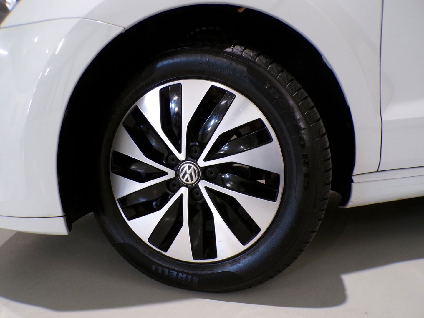 Volkswagen Polo 1.0 TSI 95PK BlueMotion Edition "Origineel NL!" Apple-carplay Stuurbediening Parkeersensoren Bluetooth Cruise