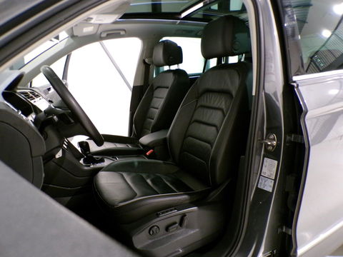 Volkswagen Tiguan 1.4 TSI ACT DSG Highline "Automaat" Panoramadak Apple-Carplay Xenon-LED Leer Virtual 360Camera Elektrische-klep