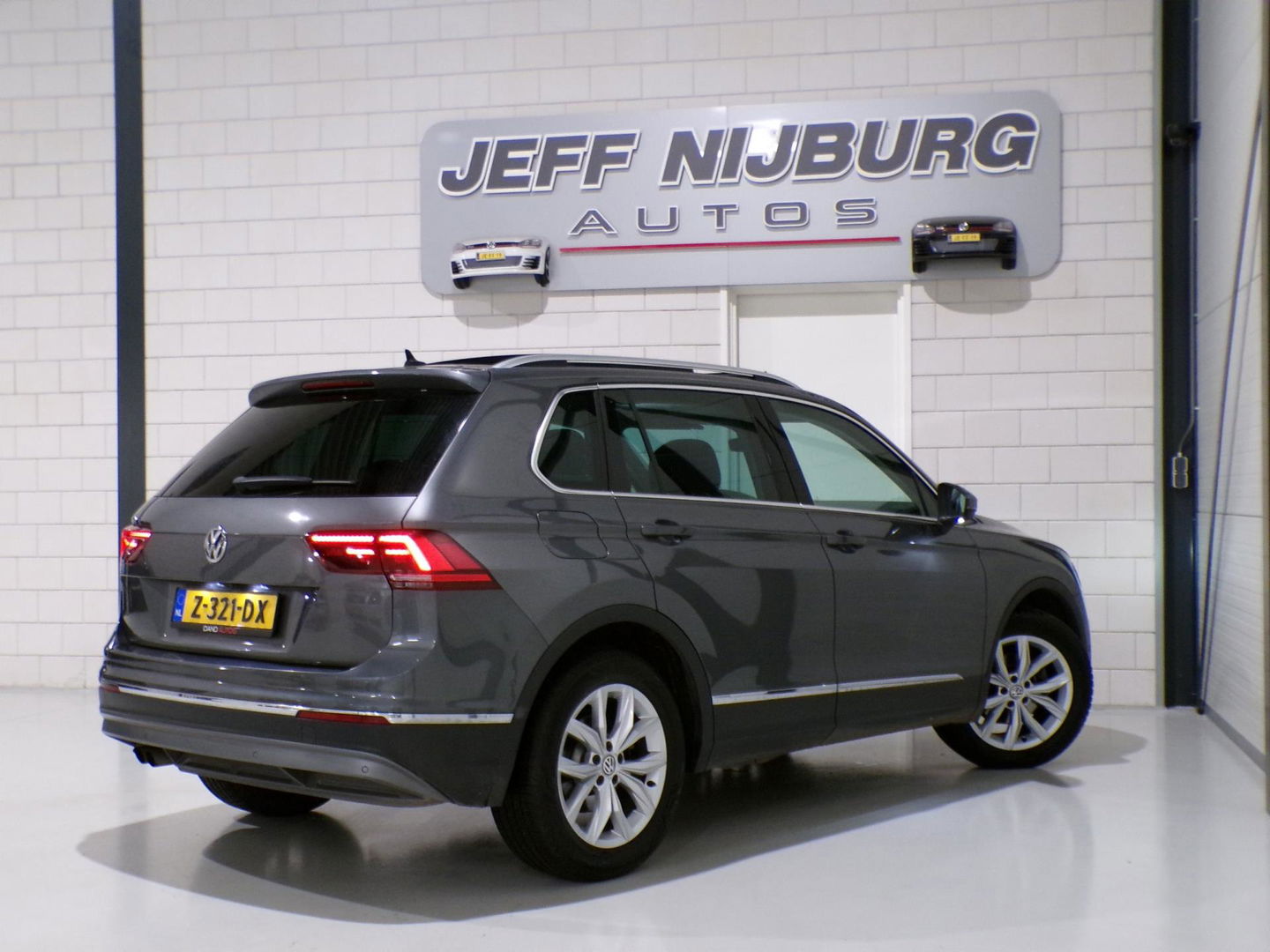 Volkswagen Tiguan 1.4 TSI ACT DSG Highline "Automaat" Panoramadak Apple-Carplay Xenon-LED Leer Virtual 360Camera Elektrische-klep