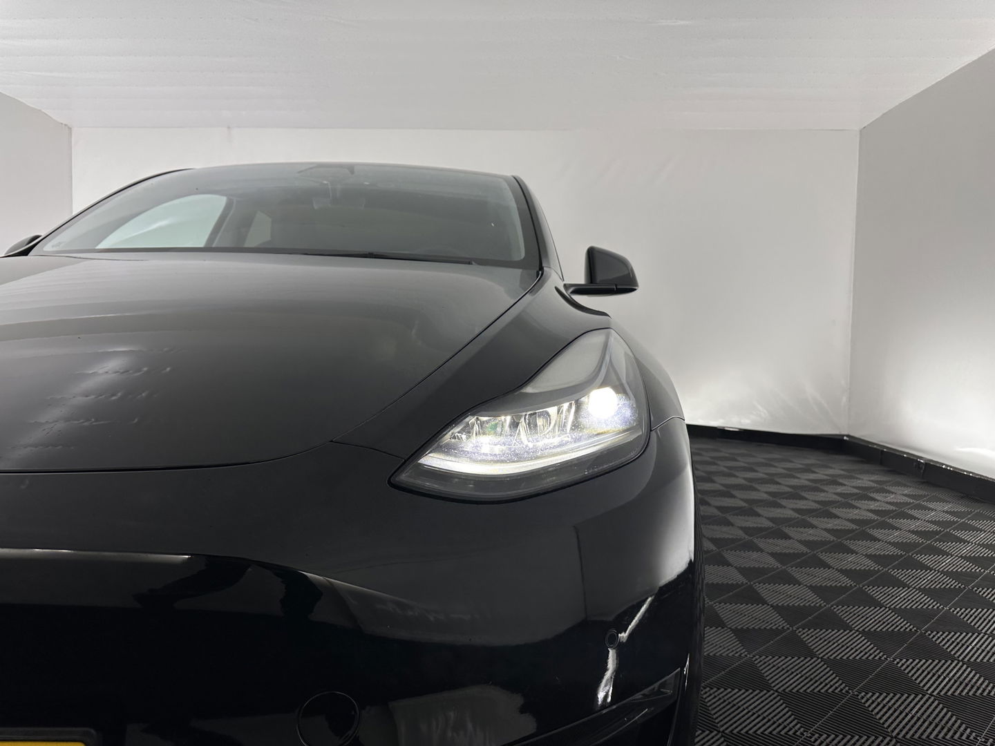 Tesla Model Y Long Range AWD 75 kWh Black-Line [ 3-Fase-11kW ] {SOH-82%} (INCL-BTW) Aut. *PANO | AUTO-PILOT | LEATHER | NAVI-FULLMAP | MATRIX-LED | KEYLESS | CAMERA | DAB+ | HEATED-COMFORTSEATS | PRIVACYGLASS | TOPVIEW | TOWBAR |  20''ALU*