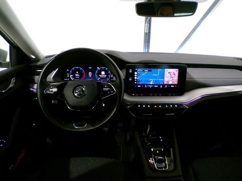 Škoda Octavia Combi 1.0 e-TSI Business Edition Plus "Origineel NL!" Automaat Full-LED Apple-carplay Stoelverwarming Virtual Keyles