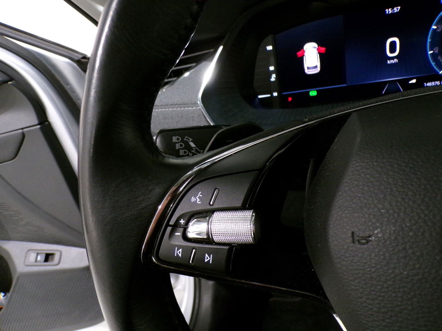 Škoda Octavia Combi 1.0 e-TSI Business Edition Plus "Origineel NL!" Automaat Full-LED Apple-carplay Stoelverwarming Virtual Keyles