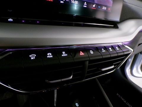 Škoda Octavia Combi 1.0 e-TSI Business Edition Plus "Origineel NL!" Automaat Full-LED Apple-carplay Stoelverwarming Virtual Keyles