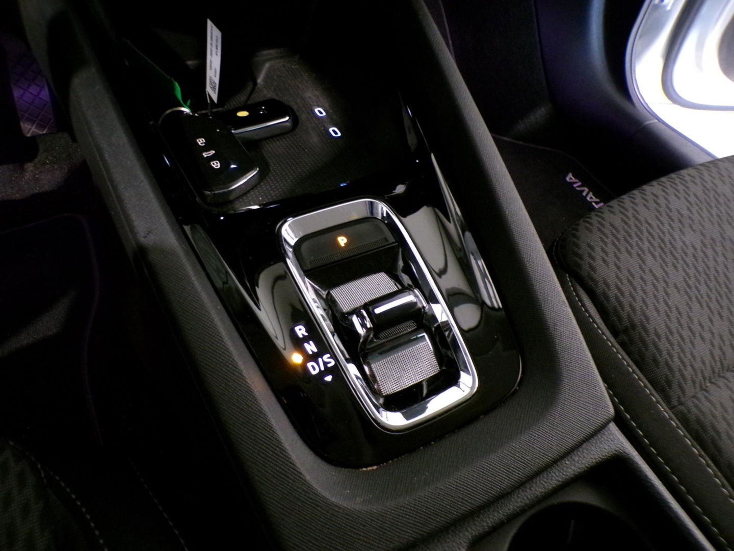 Škoda Octavia Combi 1.0 e-TSI Business Edition Plus "Origineel NL!" Automaat Full-LED Apple-carplay Stoelverwarming Virtual Keyles