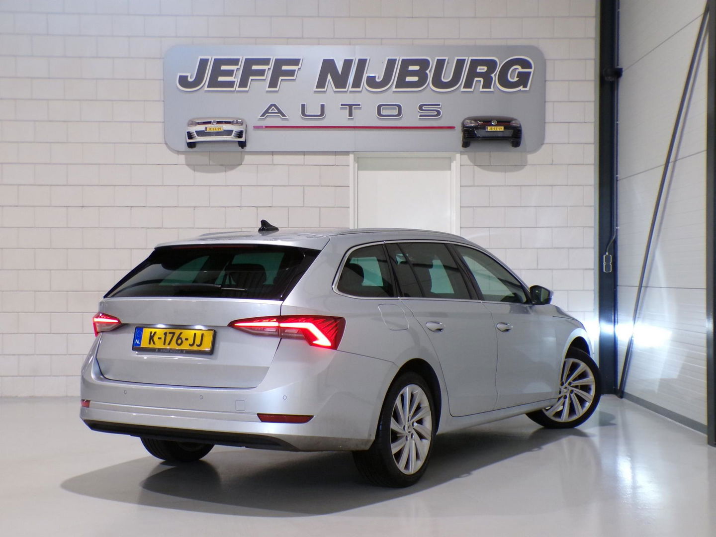Škoda Octavia Combi 1.0 e-TSI Business Edition Plus "Origineel NL!" Automaat Full-LED Apple-carplay Stoelverwarming Virtual Keyles