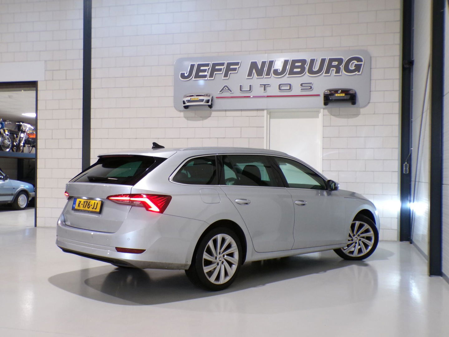 Škoda Octavia Combi 1.0 e-TSI Business Edition Plus "Origineel NL!" Automaat Full-LED Apple-carplay Stoelverwarming Virtual Keyles