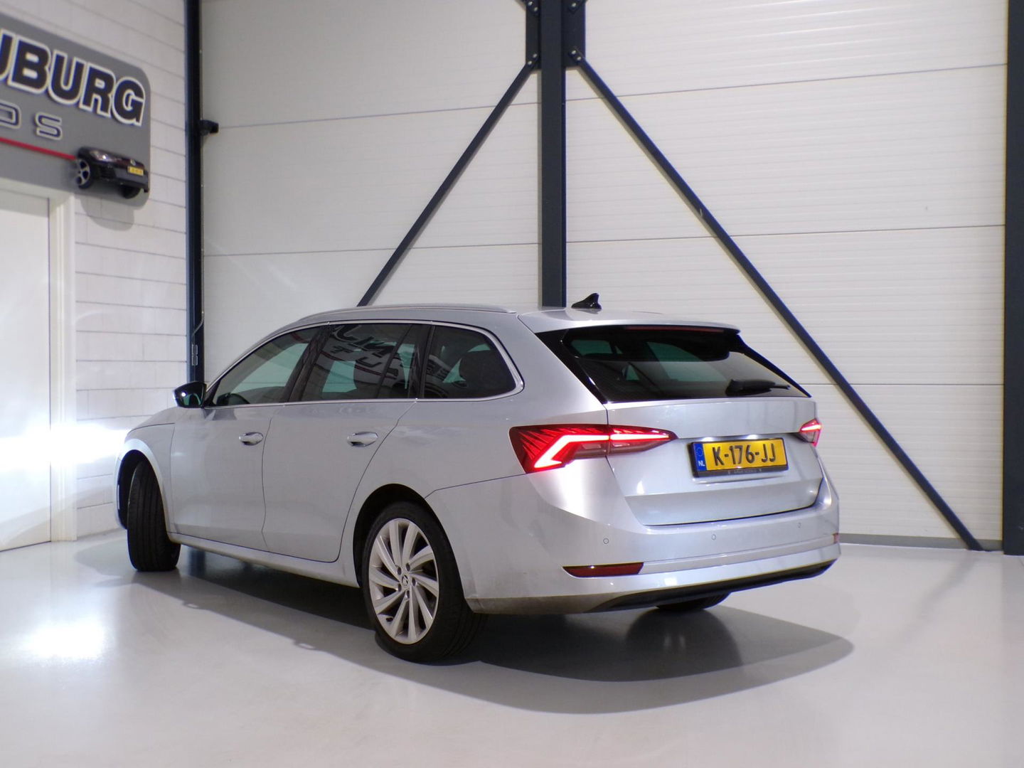 Škoda Octavia Combi 1.0 e-TSI Business Edition Plus "Origineel NL!" Automaat Full-LED Apple-carplay Stoelverwarming Virtual Keyles