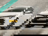 Toyota Corolla Touring Sports - 2.0 Hybrid Sport 180Pk Automaat (VIRTUAL COCKPIT, APPLE CARPLAY, CAMERA, STOELVERWARMING, SPORTSTOELEN, KEYLESS, ADAPTIVE CRUISE, ZWART HEMEL, LANE ASSIST, GETINT GLAS, NIEUWSTAAT)