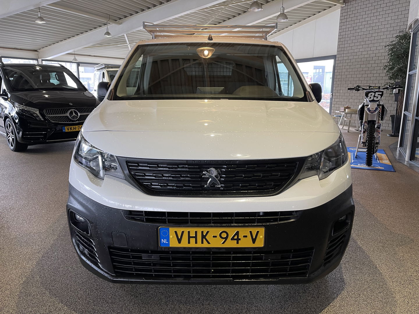 Peugeot Partner 1.5 BlueHDI Premium / vaste prijs rijklaar € 12.950 ex btw / euro 6 / bpm vrij / lease vanaf € 218 / airco / cruise / imperial / laadruimte ventilatie !