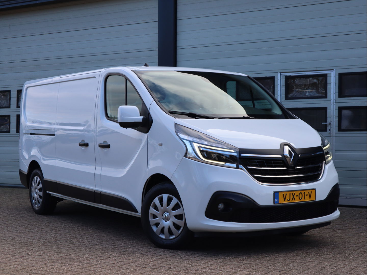 Renault Trafic 2.0 dCi 120pk Euro 6 L2 Lang - LED - Navi - Trekhaak