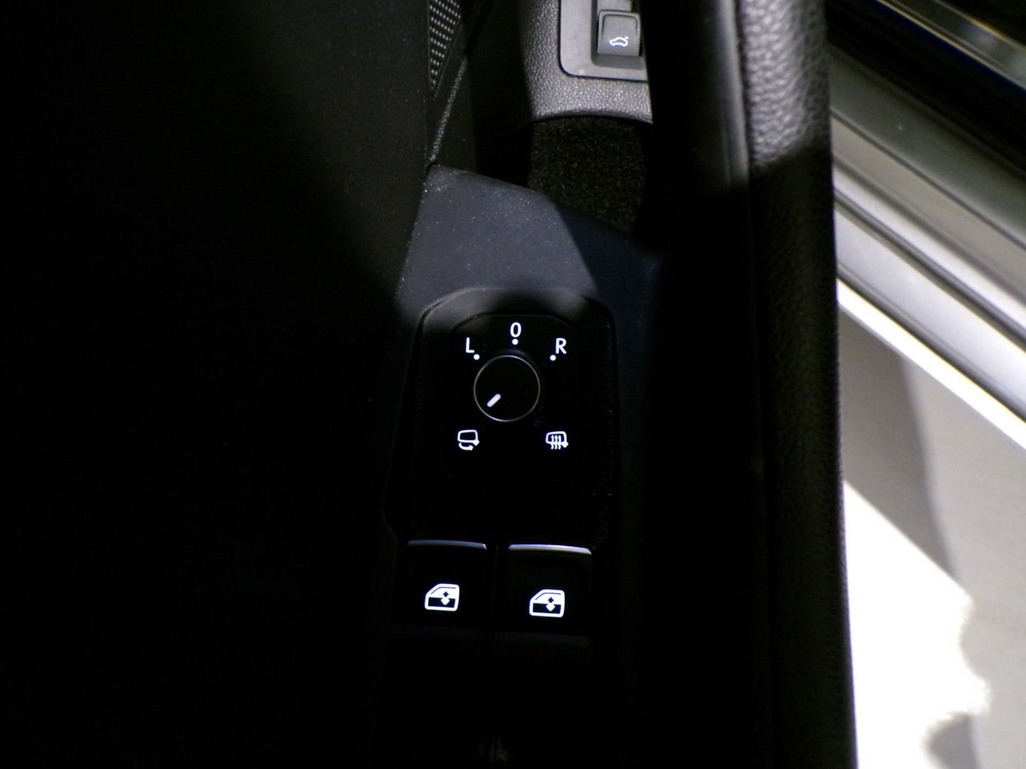 Volkswagen Passat Variant 1.8 TSI DSG Highline 180PK "Automaat" Apple-Carplay Full-LED Adaptive-cruise Keyless Stoelverwarming