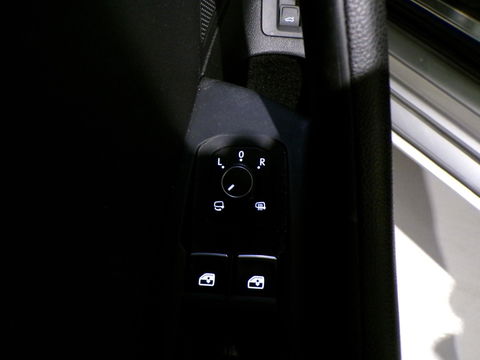 Volkswagen Passat Variant 1.8 TSI DSG Highline 180PK "Automaat" Apple-Carplay Full-LED Adaptive-cruise Keyless Stoelverwarming