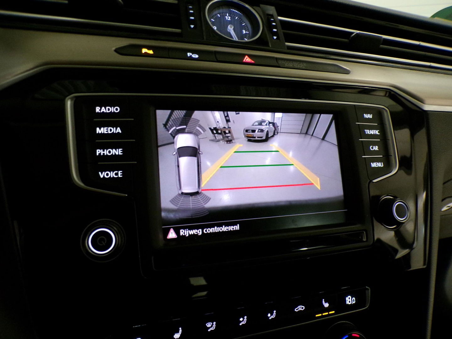 Volkswagen Passat Variant 1.8 TSI DSG Highline 180PK "Automaat" Apple-Carplay Full-LED Adaptive-cruise Keyless Stoelverwarming