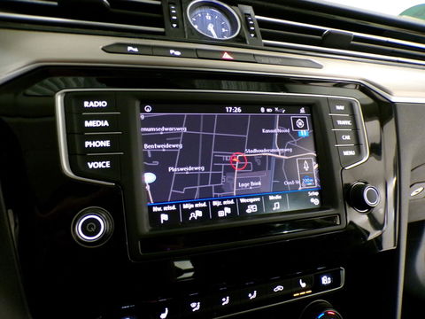 Volkswagen Passat Variant 1.8 TSI DSG Highline 180PK "Automaat" Apple-Carplay Full-LED Adaptive-cruise Keyless Stoelverwarming